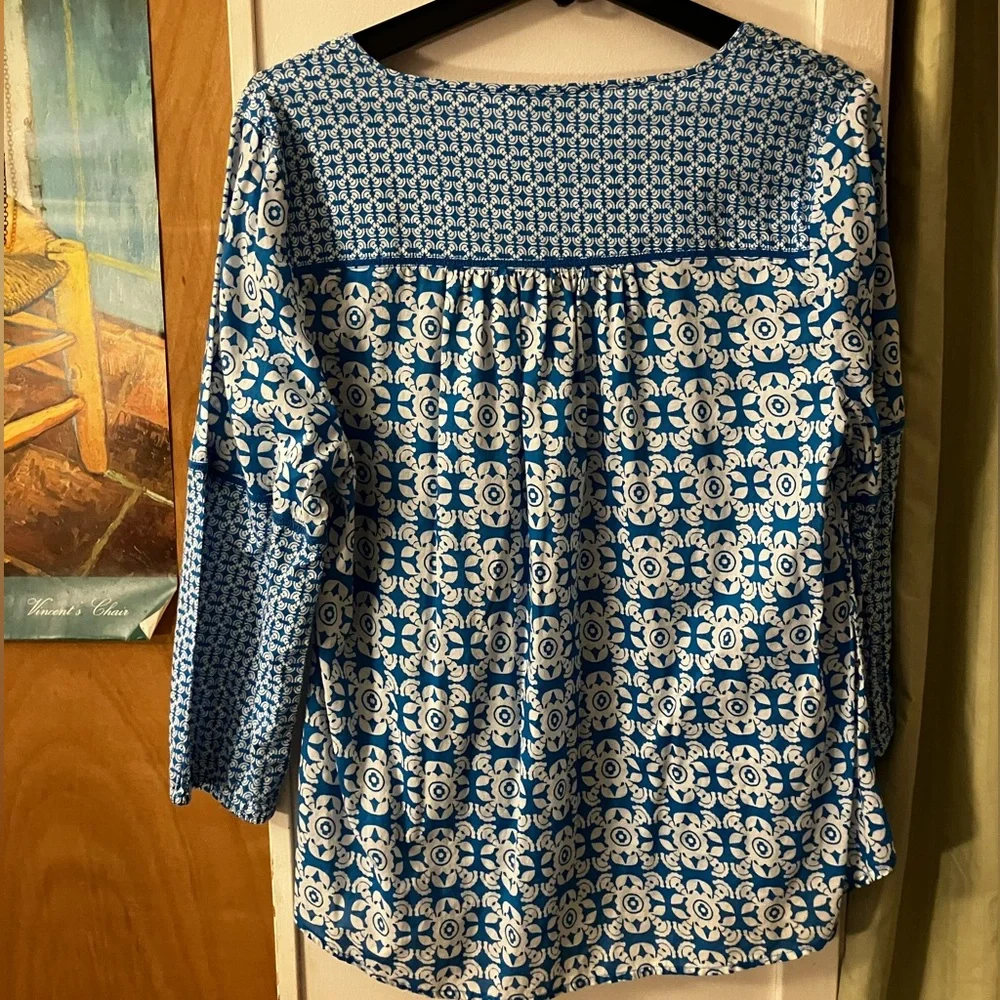 Crown & Ivy Blue and White Geometric Blouse - Picture 2 of 3